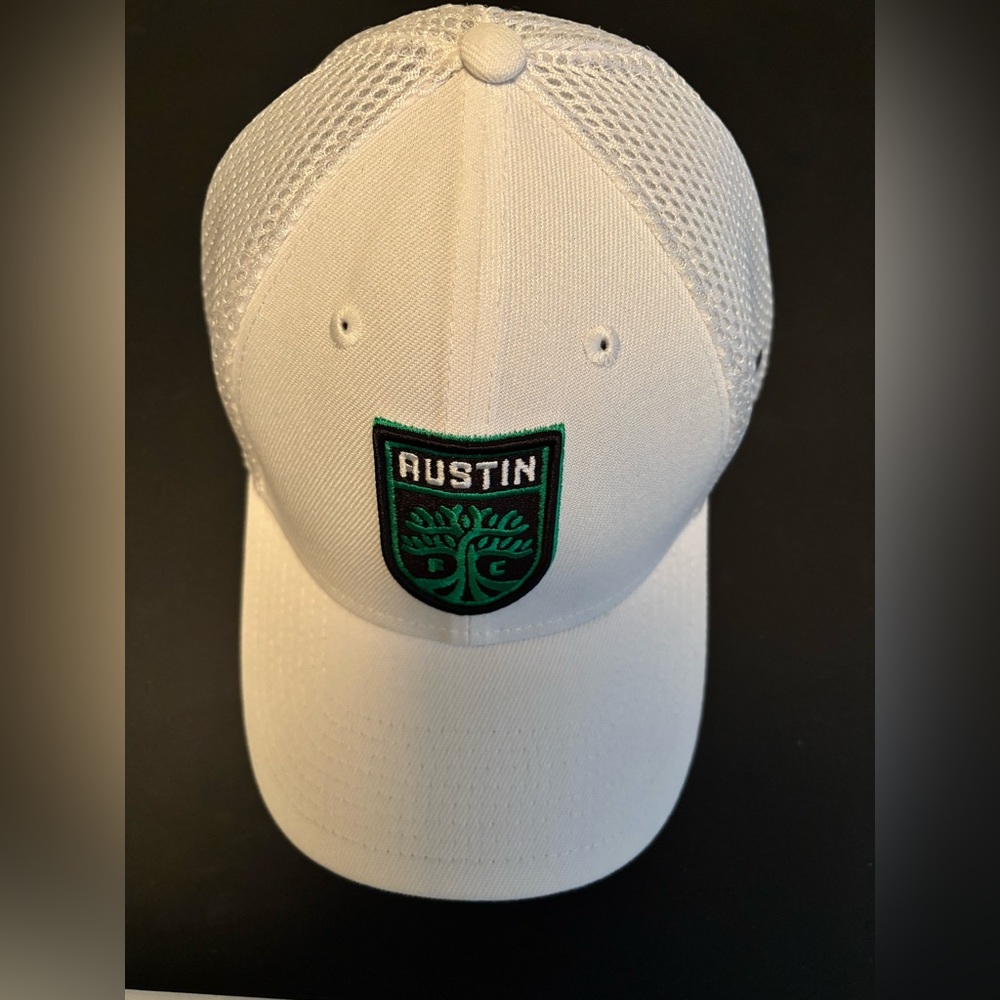 Austin FC White logo fitted Cap.  Like new.